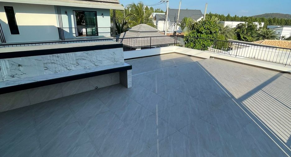 For rent 5 bedrooms villa in Bang Lamung, Chonburi