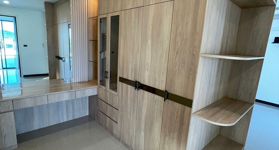 For rent 5 bedrooms villa in Bang Lamung, Chonburi