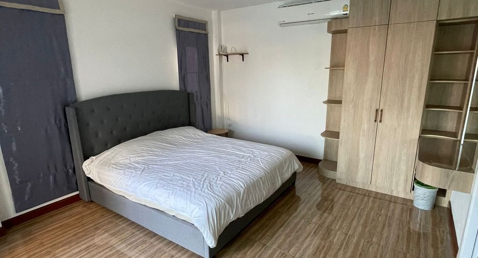 For rent 5 bedrooms villa in Bang Lamung, Chonburi