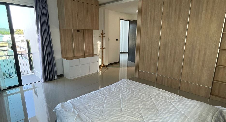 For rent 5 bedrooms villa in Bang Lamung, Chonburi