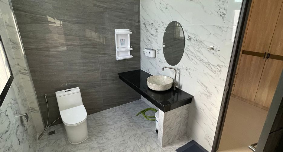 For rent 5 bedrooms villa in Bang Lamung, Chonburi
