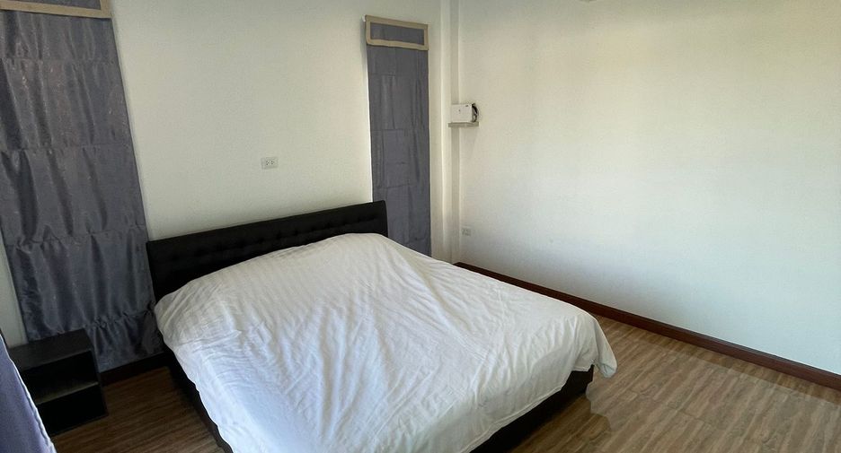 For rent 5 bedrooms villa in Bang Lamung, Chonburi