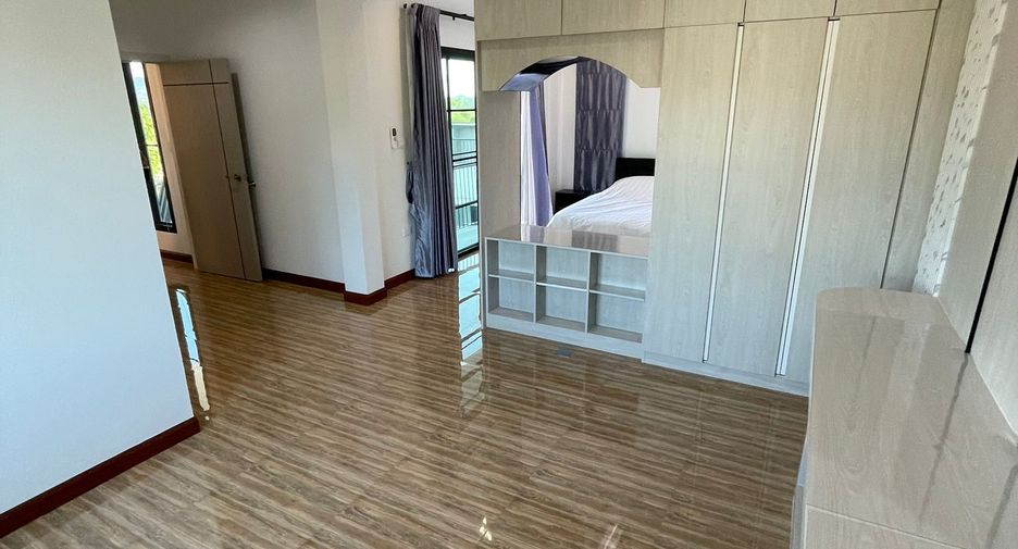 For rent 5 bedrooms villa in Bang Lamung, Chonburi