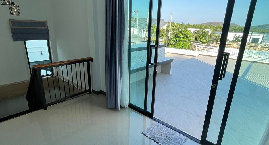 For rent 5 bedrooms villa in Bang Lamung, Chonburi