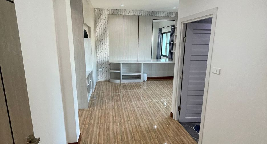 For rent 5 bedrooms villa in Bang Lamung, Chonburi