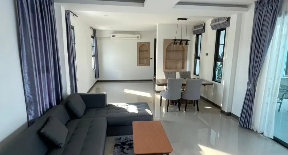 For rent 5 bedrooms villa in Bang Lamung, Chonburi