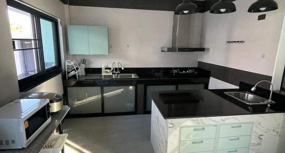 À louer 5 chambres villa à Huay Yai, Pattaya