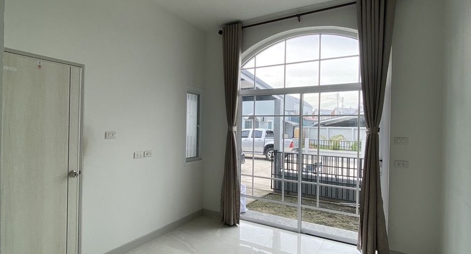 For rent 2 bedrooms townhouse in Mueang Chon Buri, Chonburi