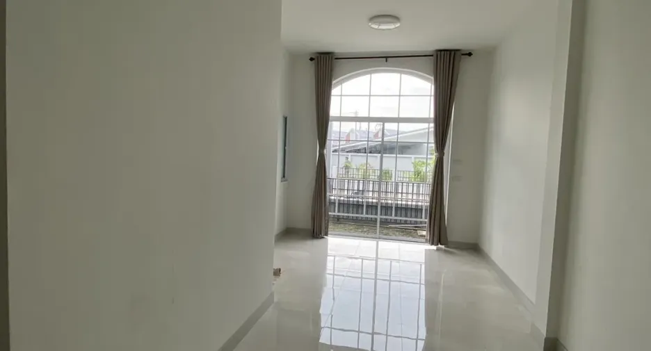 For rent 2 bedrooms townhouse in Mueang Chon Buri, Chonburi