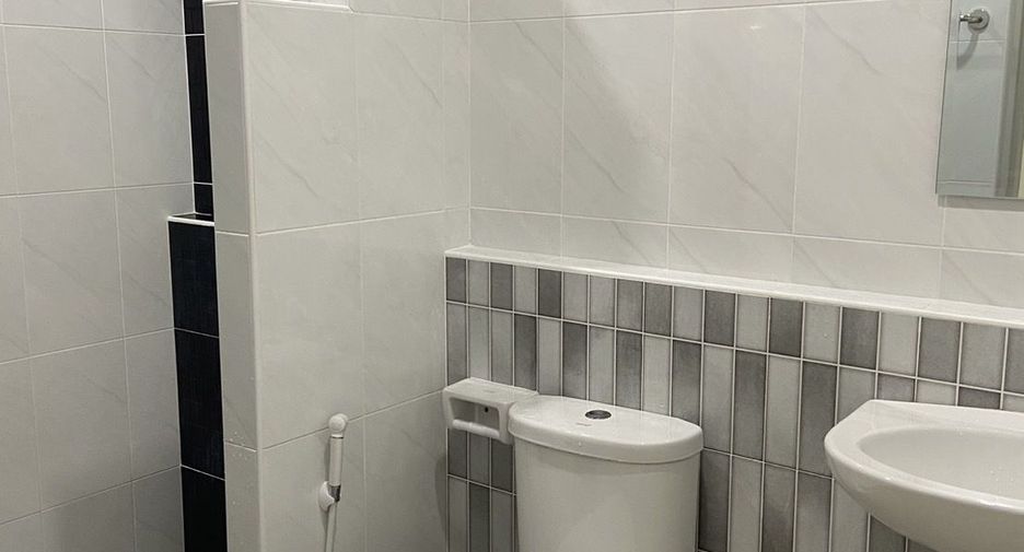 For rent 2 bedrooms townhouse in Mueang Chon Buri, Chonburi