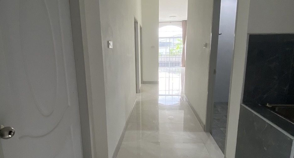 For rent 2 bedrooms townhouse in Mueang Chon Buri, Chonburi
