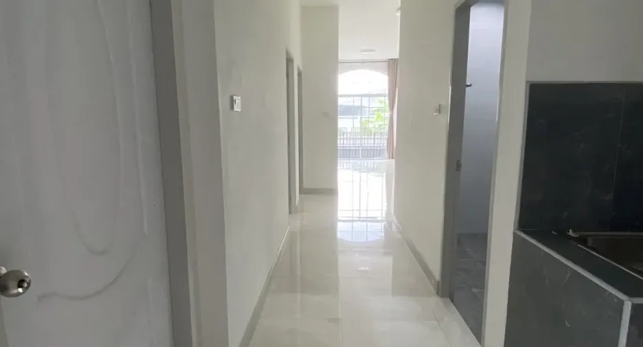 For rent 2 bedrooms townhouse in Mueang Chon Buri, Chonburi