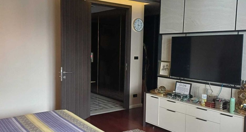 For sale 4 bedrooms house in Watthana, Bangkok