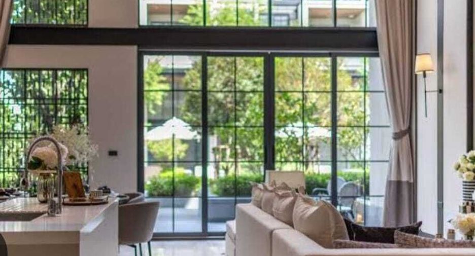 For sale 4 bedrooms house in Watthana, Bangkok