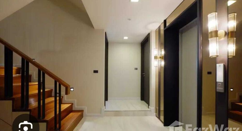 For sale 4 bedrooms house in Watthana, Bangkok