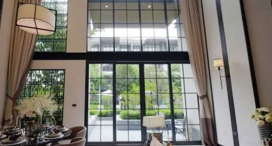 For sale 4 bedrooms house in Watthana, Bangkok