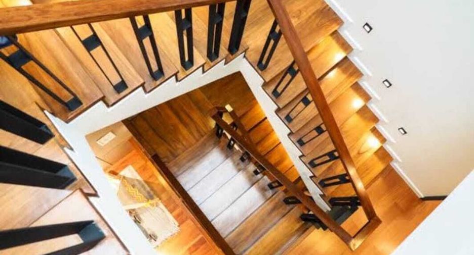 For sale 4 bedrooms house in Watthana, Bangkok
