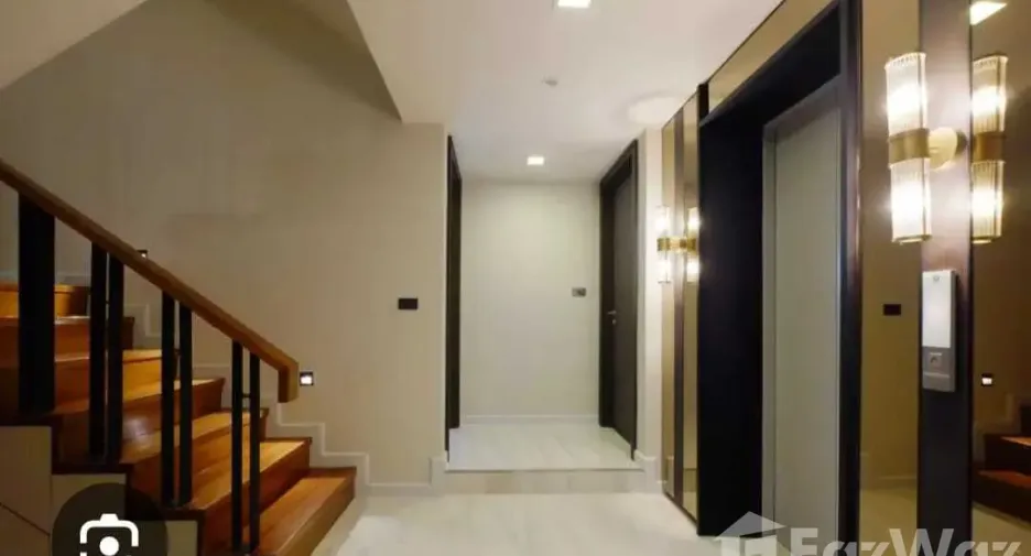 For sale 4 bedrooms house in Watthana, Bangkok