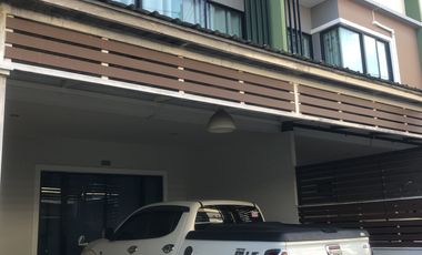 出售 3 卧室 联排别墅 在 Pluak Daeng, Rayong