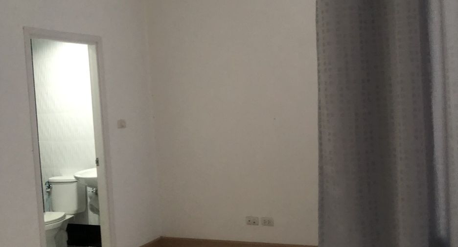 À vendre 3 chambres maison de ville à Pluak Daeng, Rayong