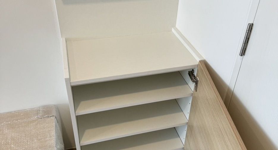 For sale studio condo in Mueang Samut Prakan, Samut Prakan