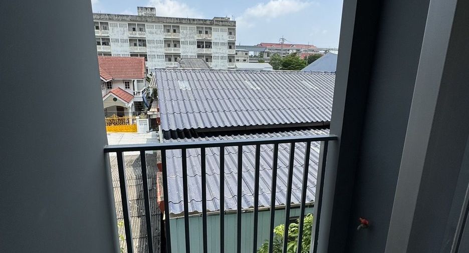 For sale studio condo in Mueang Samut Prakan, Samut Prakan