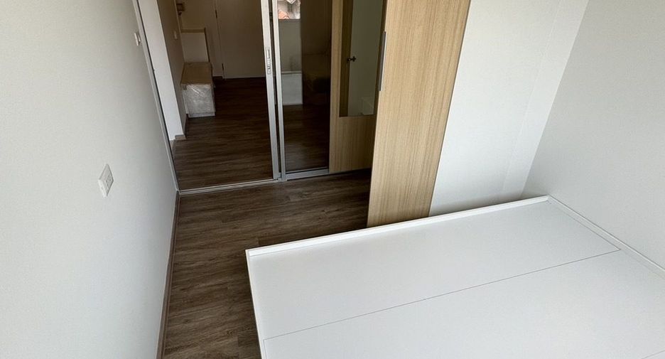 For sale studio condo in Mueang Samut Prakan, Samut Prakan