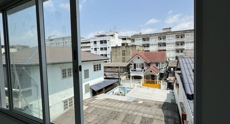 For sale studio condo in Mueang Samut Prakan, Samut Prakan