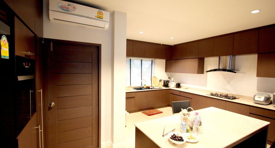 For sale 5 bedrooms villa in Bang Lamung, Chonburi