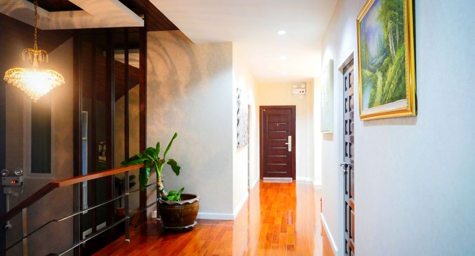 For sale 5 bedrooms villa in Bang Lamung, Chonburi
