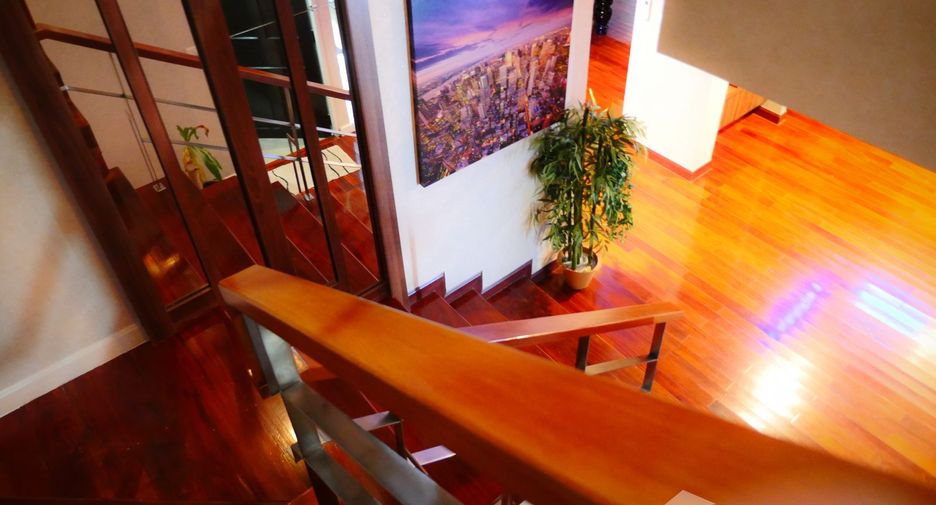 For sale 5 bedrooms villa in Bang Lamung, Chonburi