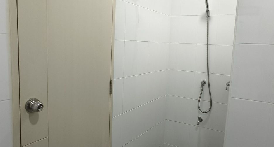 For rent 3 bedrooms townhouse in Pak Kret, Nonthaburi