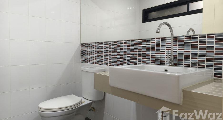 For rent 3 bedrooms townhouse in Pak Kret, Nonthaburi