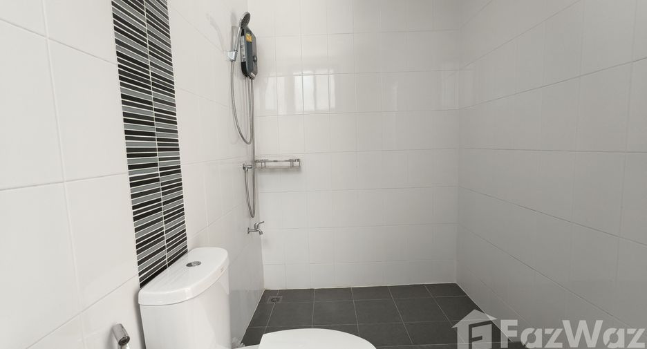 For rent 3 bedrooms townhouse in Pak Kret, Nonthaburi