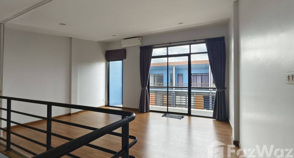 For rent 3 bedrooms townhouse in Pak Kret, Nonthaburi