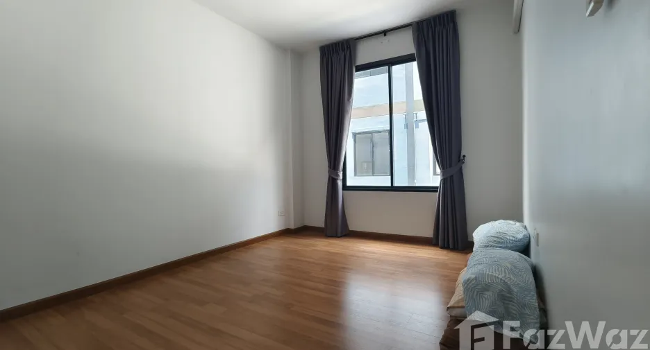 For rent 3 bedrooms townhouse in Pak Kret, Nonthaburi