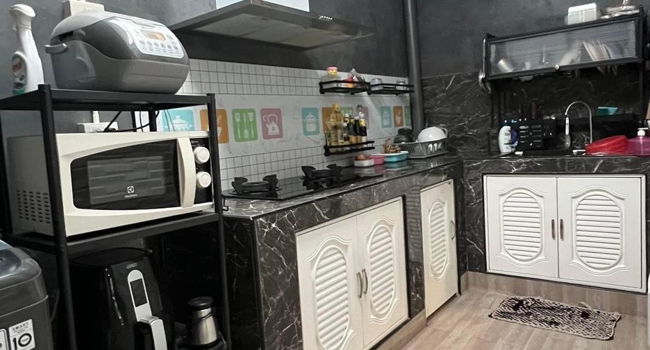 For sale 3 ベッドルーム townhouse in Bang Lamung, Chonburi