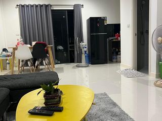 À vendre 3 chambres maison de ville à Bang Lamung, Chonburi