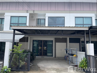 À vendre 3 chambres maison de ville à Bang Lamung, Chonburi
