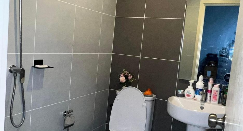 For sale 3 ベッドルーム townhouse in Bang Lamung, Chonburi