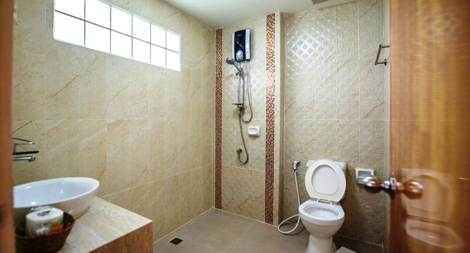 For sale 28 bedrooms hotel in Bang Lamung, Chonburi
