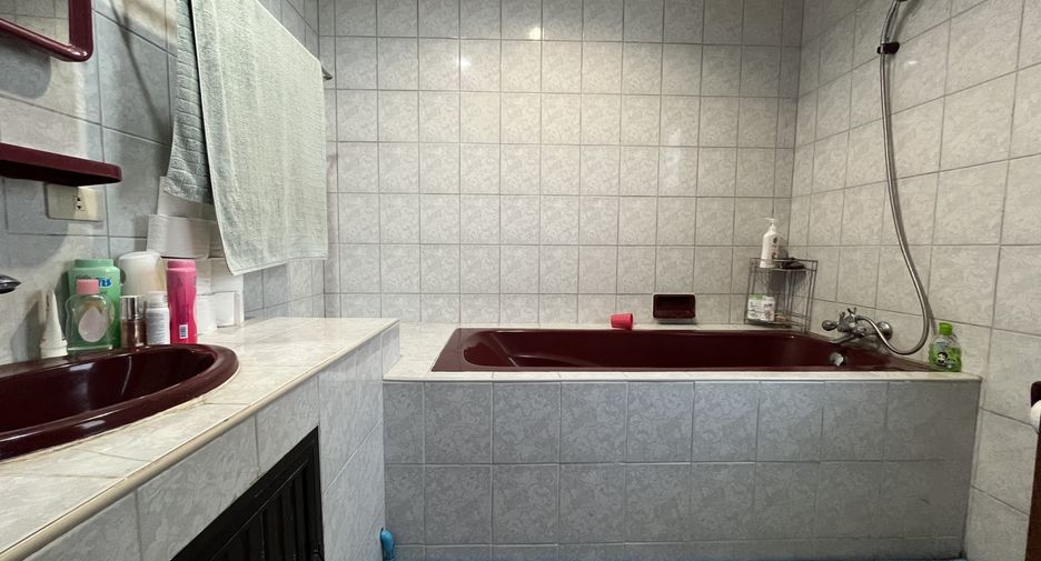 For sale 4 bedrooms villa in Bang Lamung, Chonburi