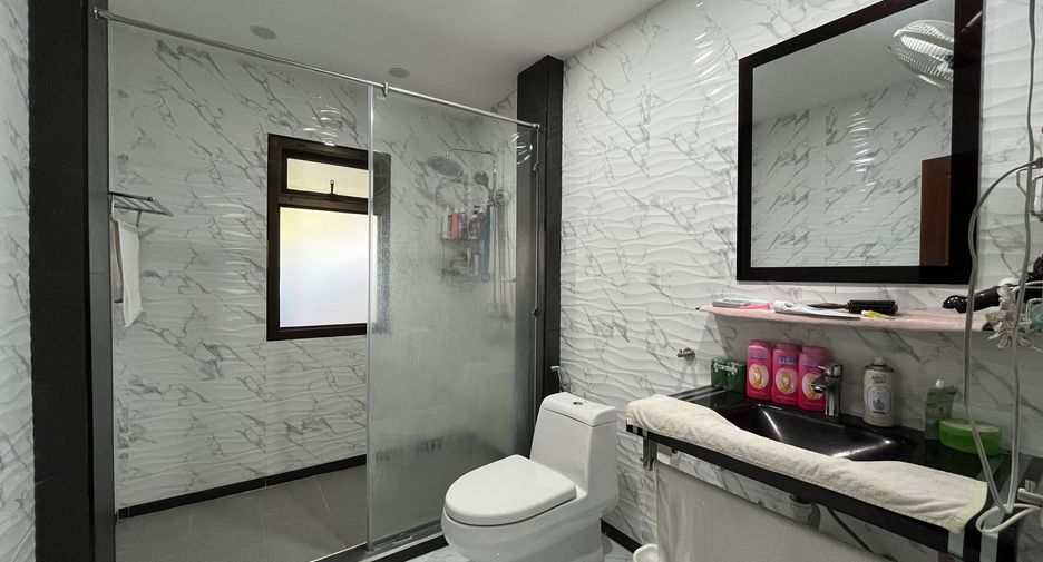 For sale 4 bedrooms villa in Bang Lamung, Chonburi
