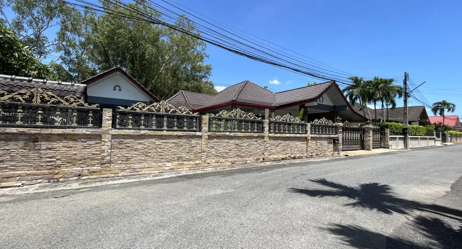 For sale 4 bedrooms villa in Bang Lamung, Chonburi