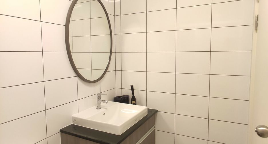 For sale studio condo in Huai Khwang, Bangkok