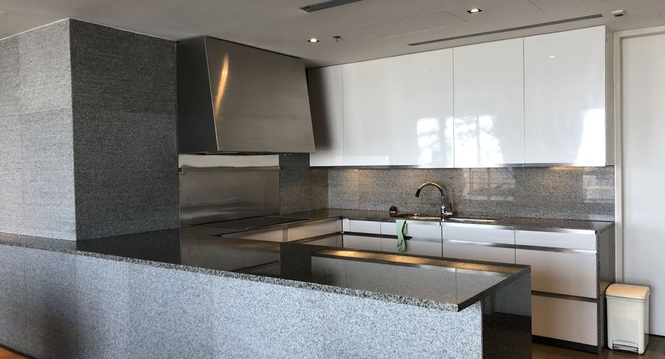 Condo en venta de 3 habitaciones en Sathon, Bangkok