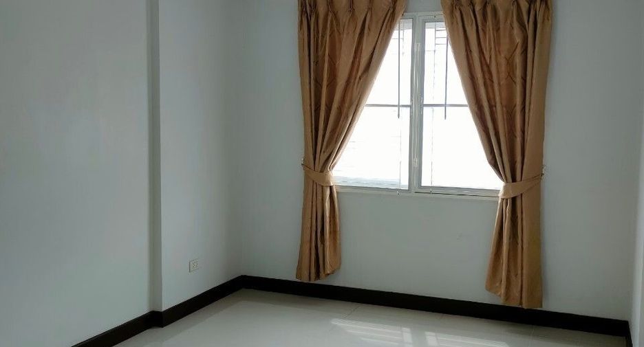 For sale 3 bedrooms townhouse in Mueang Samut Sakhon, Samut Sakhon