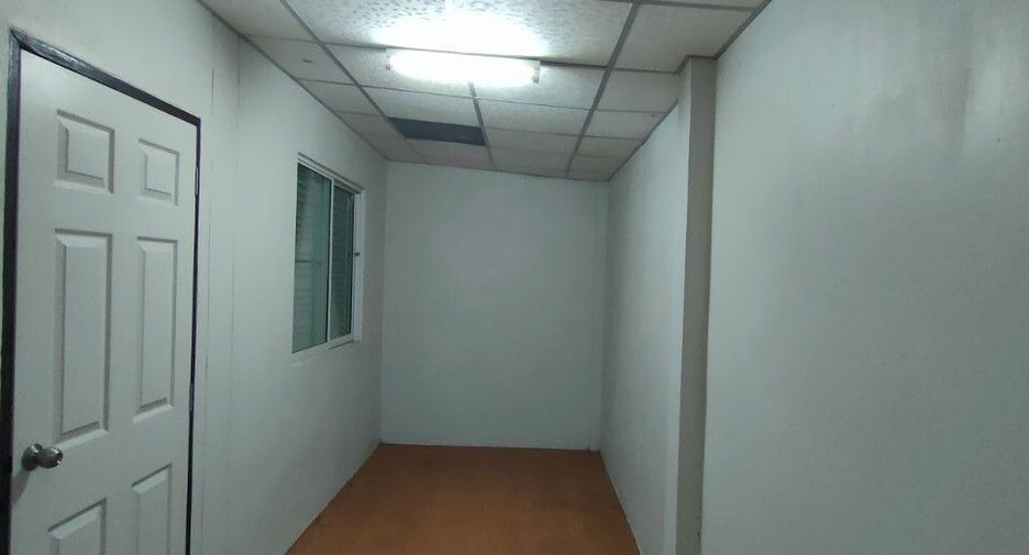 For sale 3 bedrooms townhouse in Mueang Samut Sakhon, Samut Sakhon