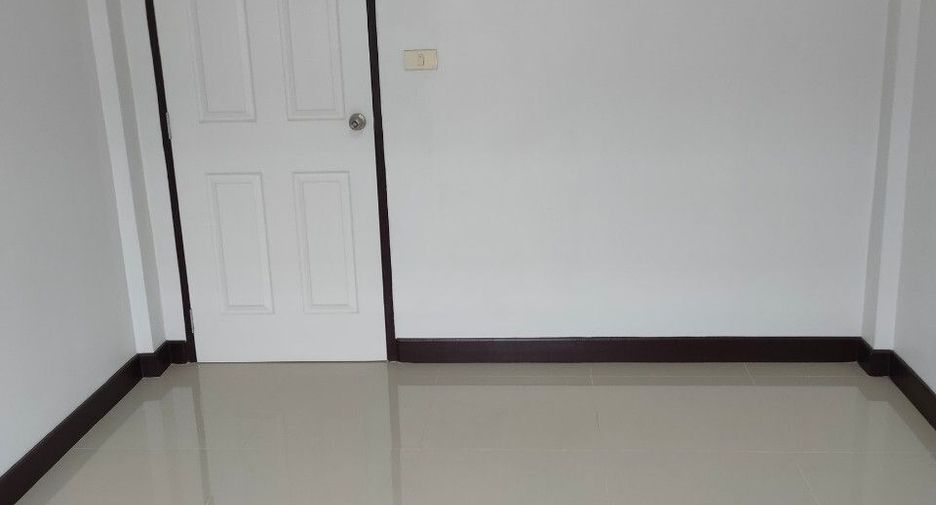 For sale 3 bedrooms townhouse in Mueang Samut Sakhon, Samut Sakhon