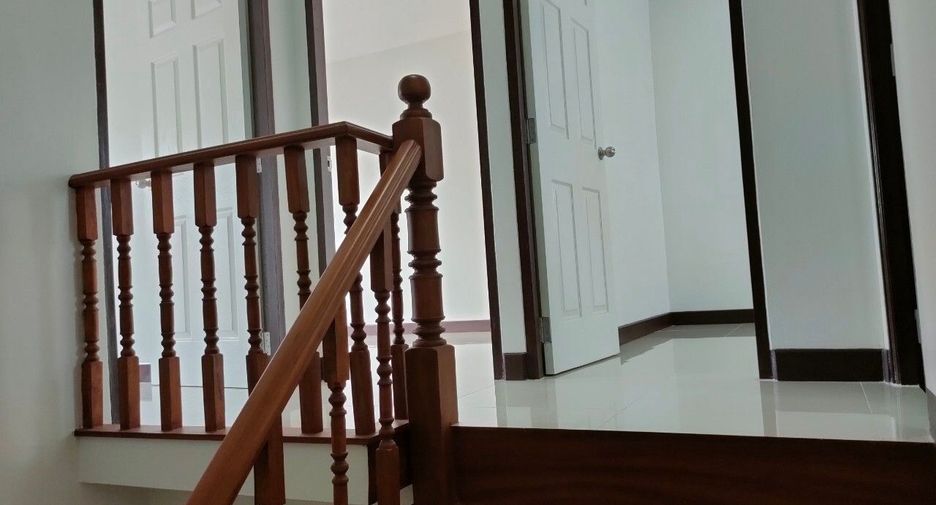 For sale 3 bedrooms townhouse in Mueang Samut Sakhon, Samut Sakhon